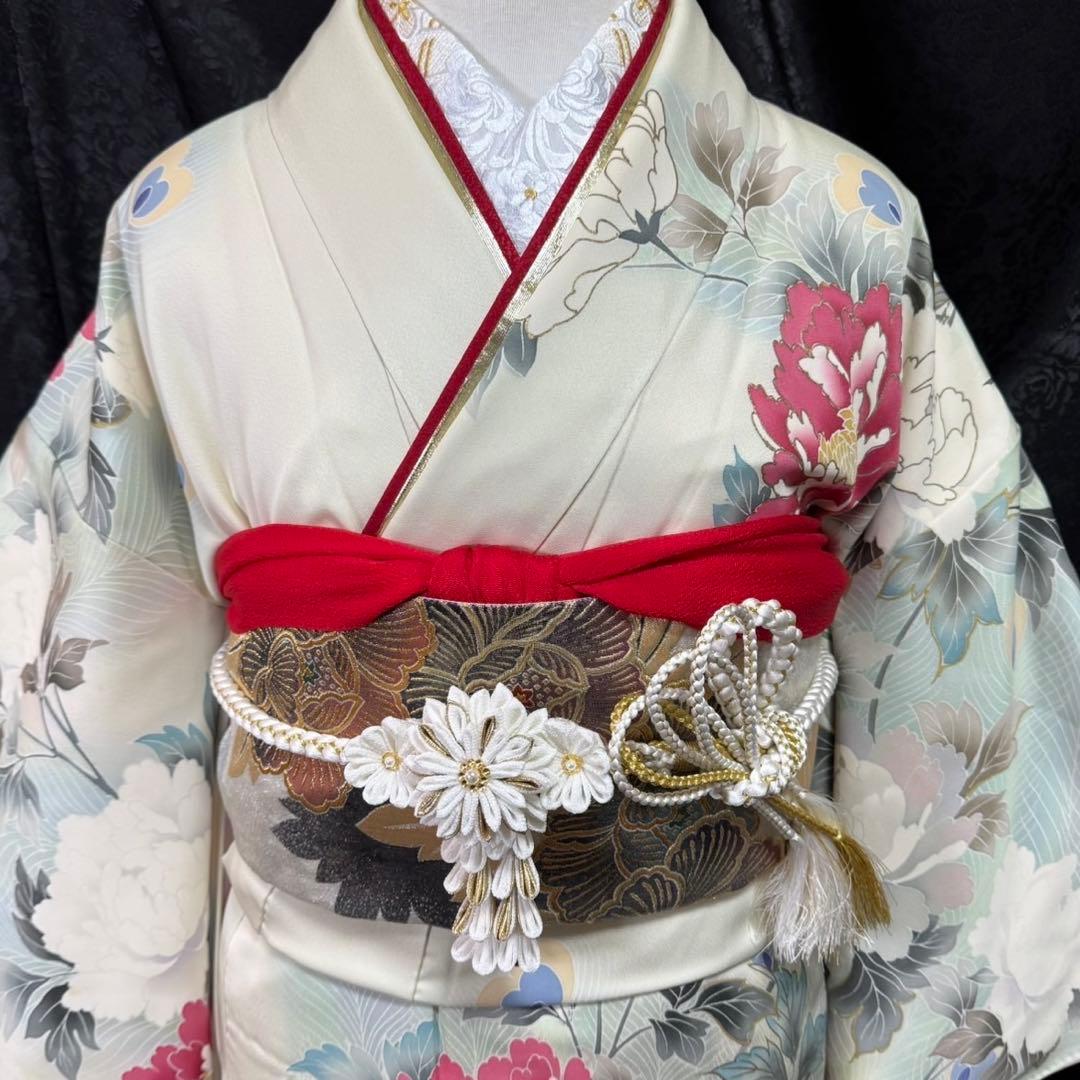 牡丹　孔雀の羽　駒刺繍　金彩　上品　逸品　フルセット　振袖　振り袖　※振袖のみ