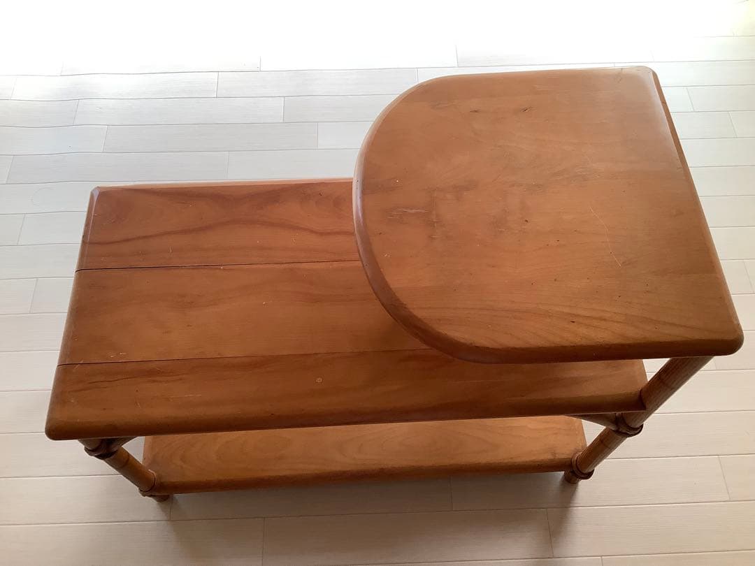 Heywood Wakefield 社製の刻印付きサイドテーブル