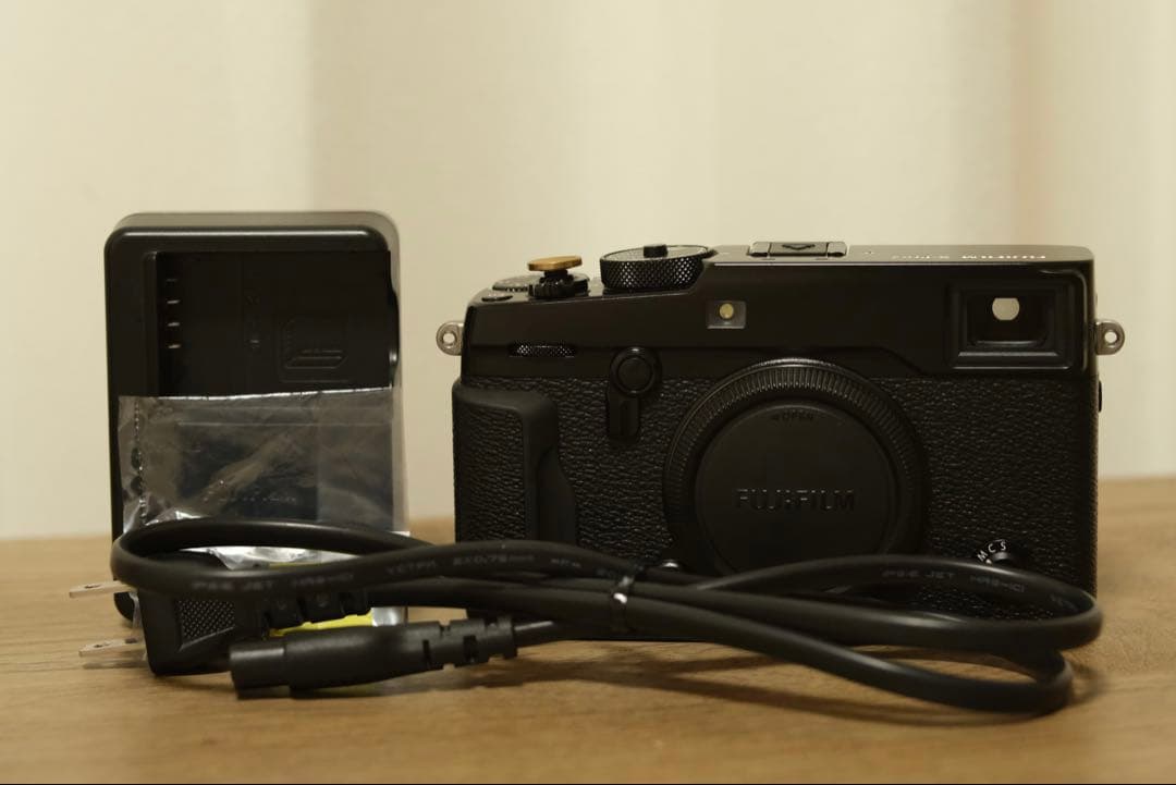 【良品】Fujifilm x-pro2 本体+充電器 シャッター枚数 3,365