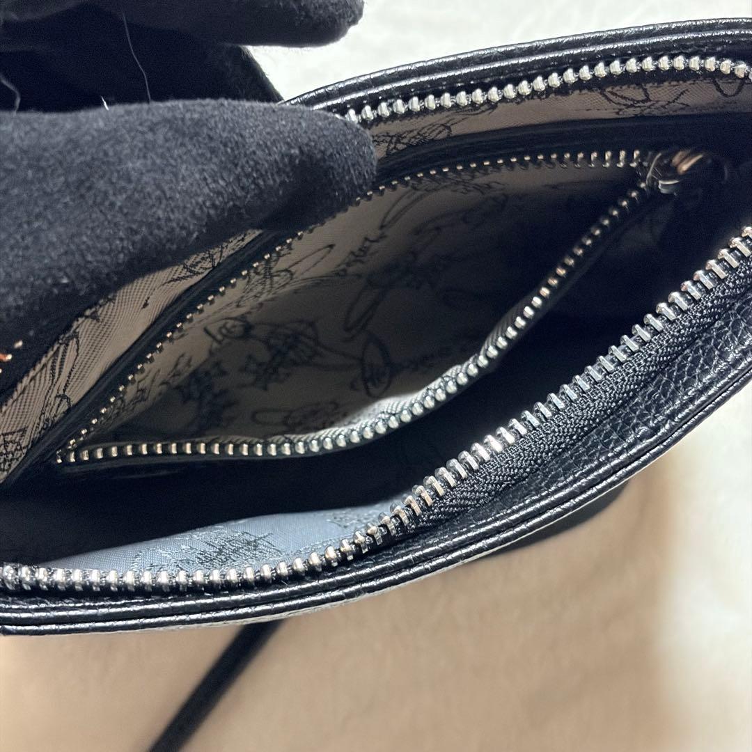 ヴィヴィアン　ショルダーバッグ　ブラック