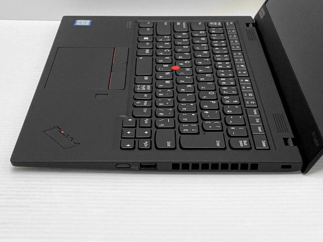 ほぼ新品 使用28h 第8世代Core i7 X1 Carbon Gen7
