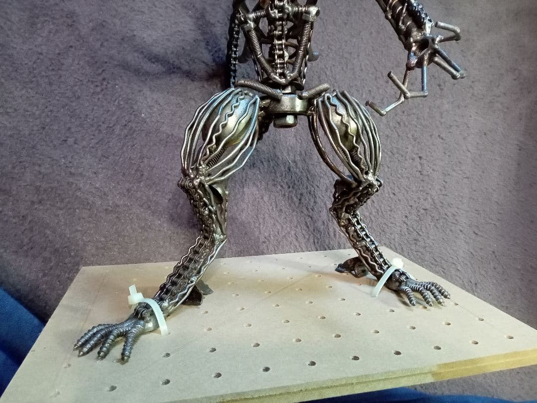 メタルアート　エイリアン　廃材アート