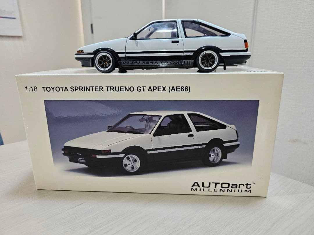AUTOart 　1/18　トヨタ　スプリンタートレノGT (AE86) 絶版品