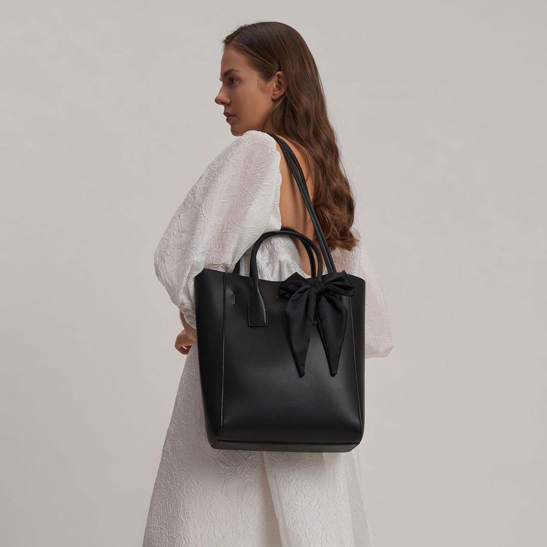 新品　未使用✴︎CHARLES&KEITH バック A4バック