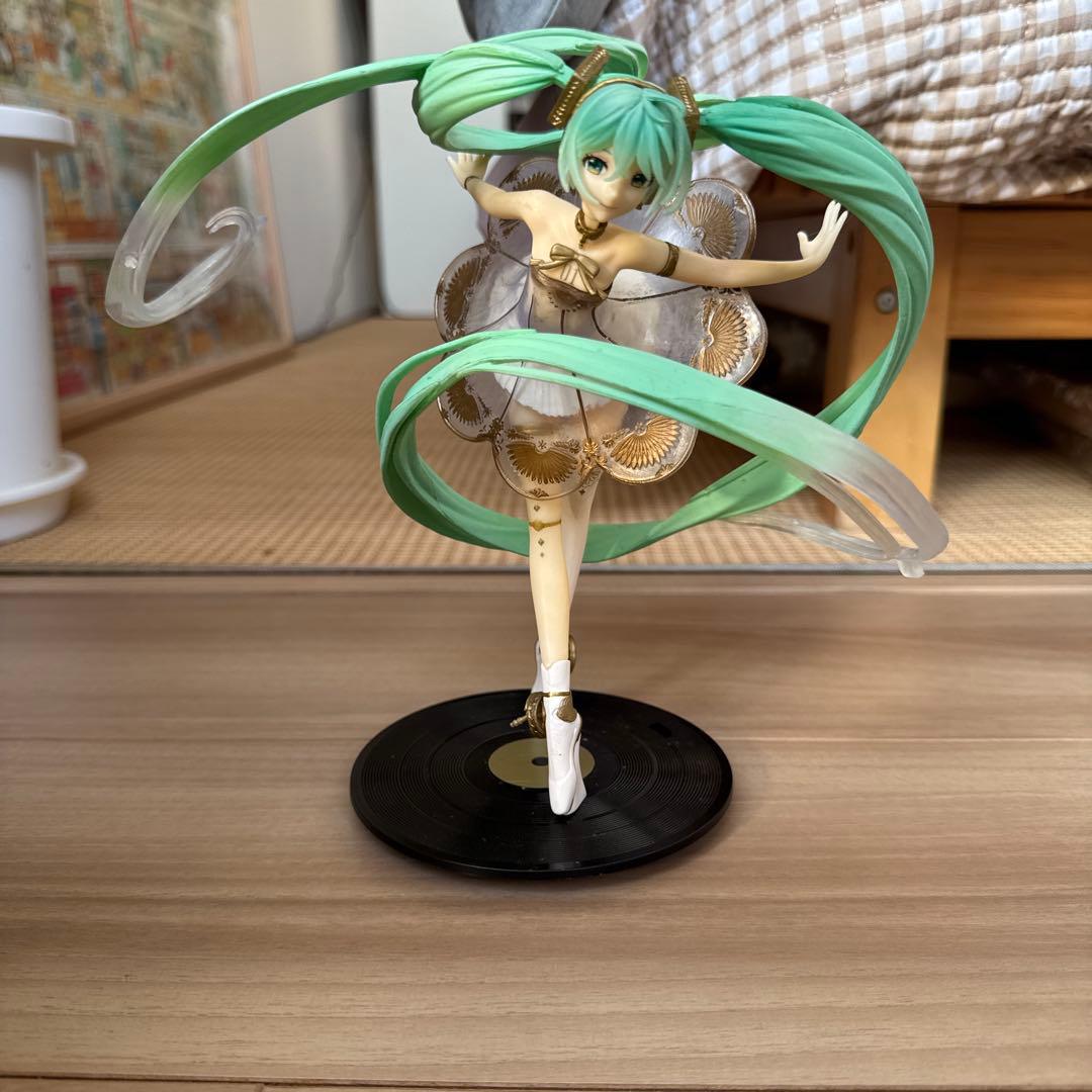 初音ミク ダンスフィギュア レコード型台座付き