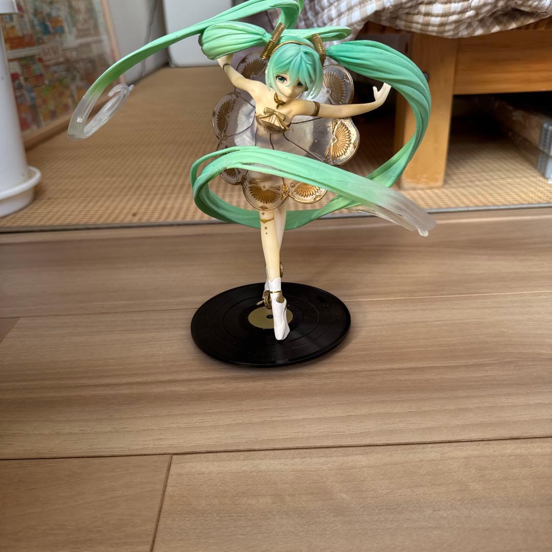 初音ミク ダンスフィギュア レコード型台座付き