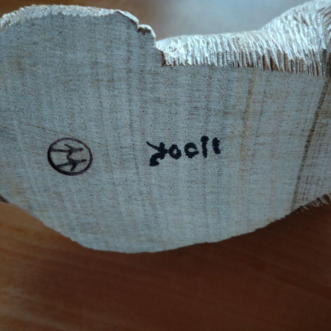 竹内紋子作　「カワウソ」　クスノキに彩色、金箔　木彫