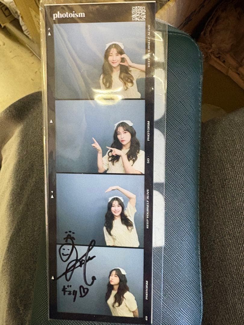 サイン入りポートレート写真 4枚組