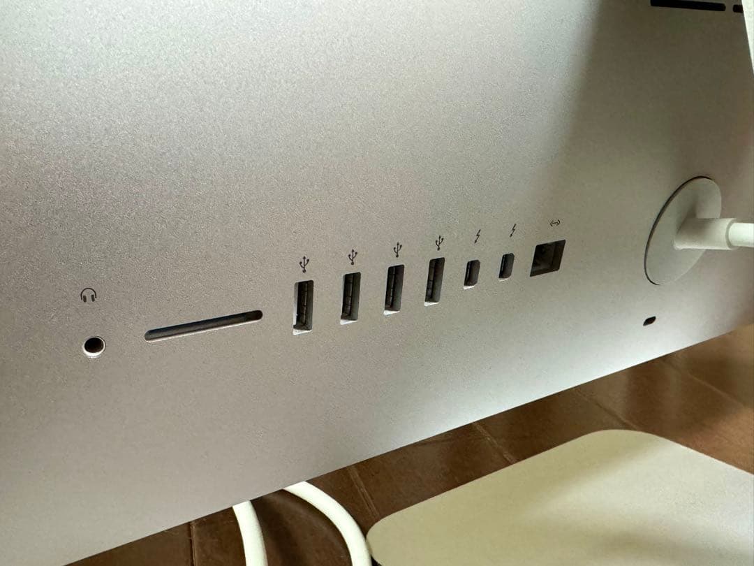 iMac Late 2015 Retina 4K 21.5 3.1GHz 本体