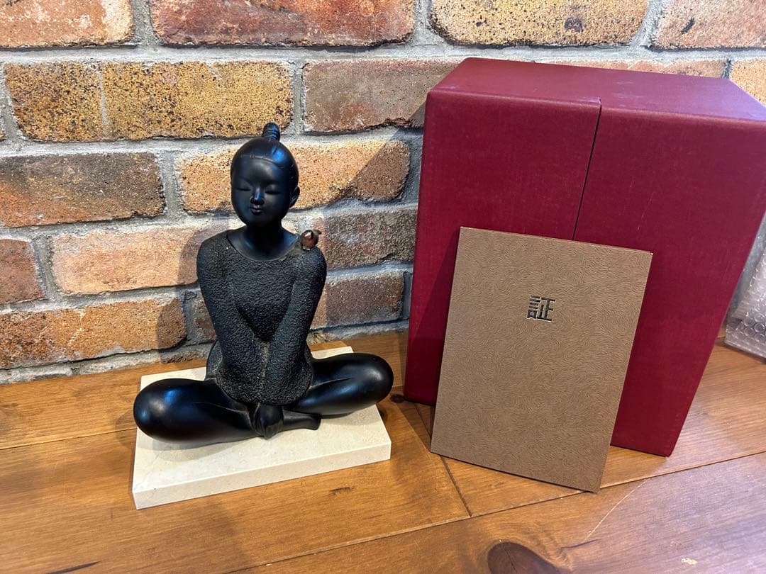 金工師 板保次作 銅製 「おすまし」 　ブロンズ像