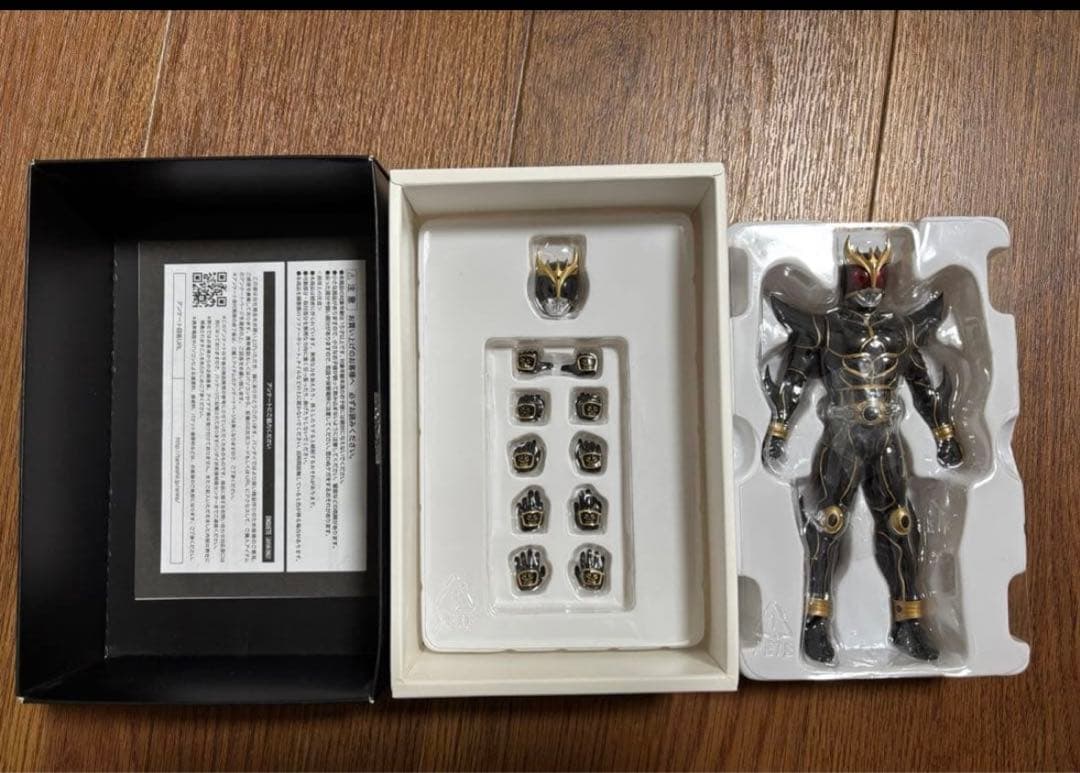 真骨彫製法　仮面ライダークウガ　アルティメットフォーム