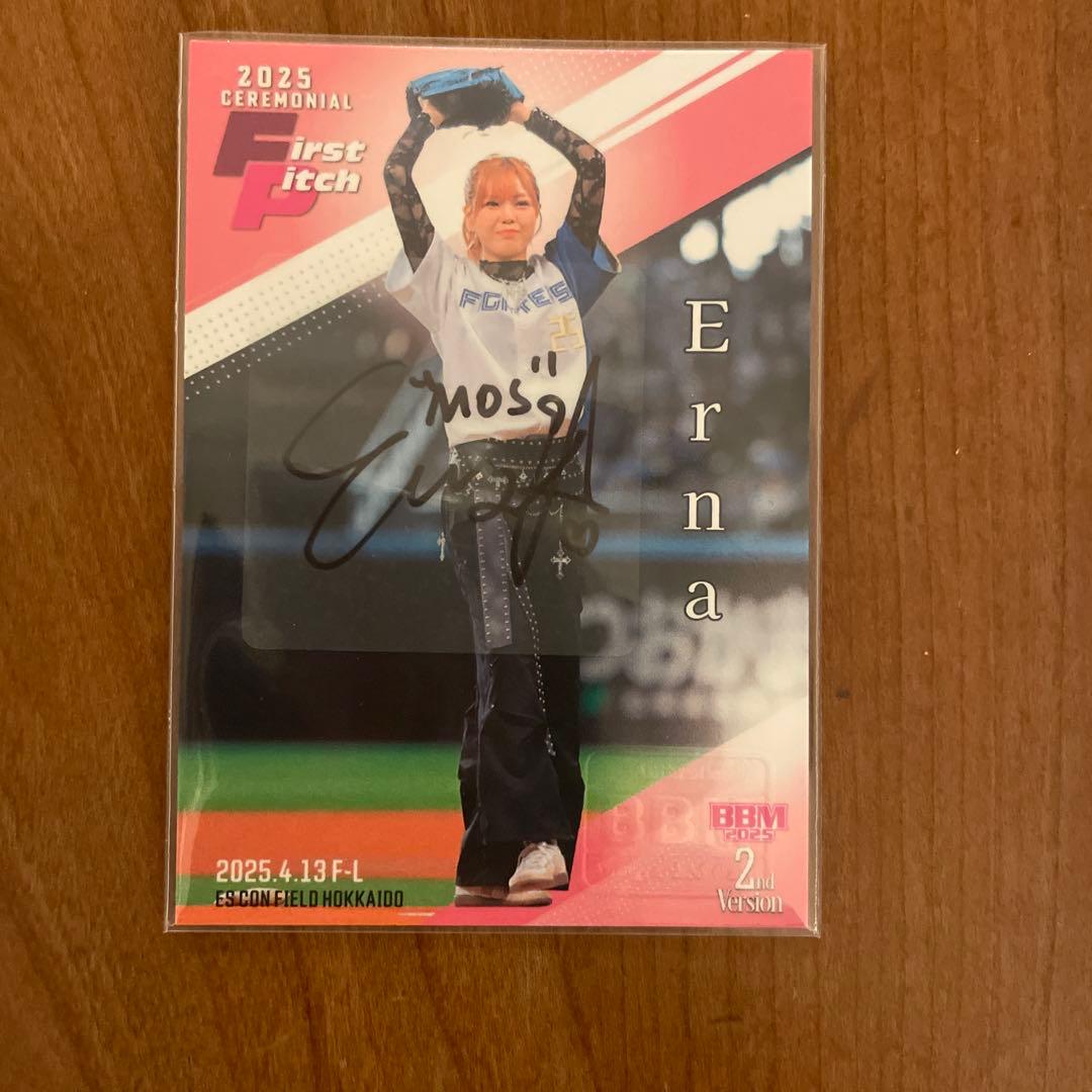 M*u様 2025 BBM 2ndバージョン　始球式　Erna 直筆サインカード