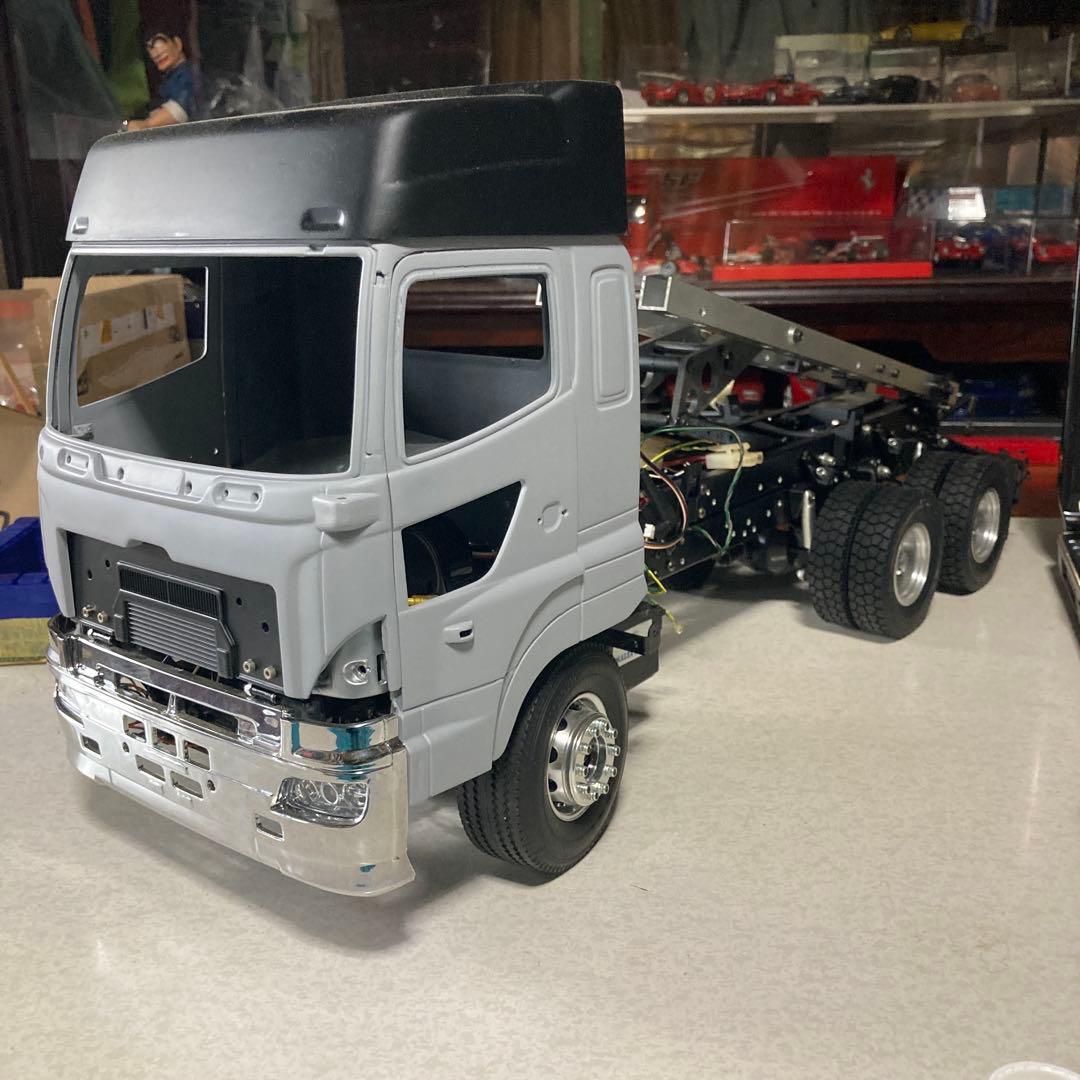 タミヤ1/14LESU日野キャビン加工中