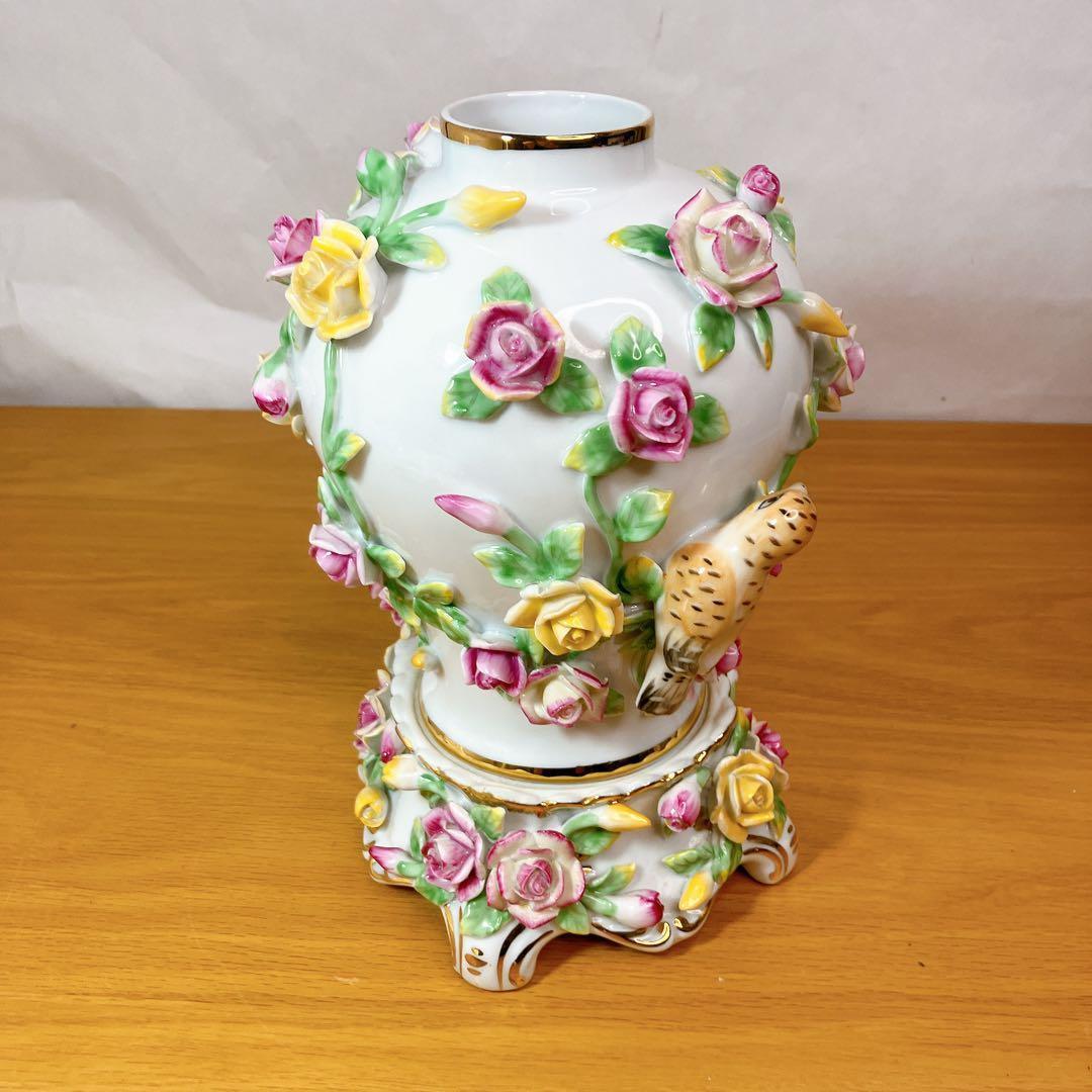 陶磁器 花瓶 鳥 フラワーモチーフ 立体装飾 金彩 アンティーク調