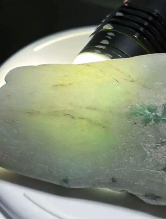 糸魚川翡翠　海石