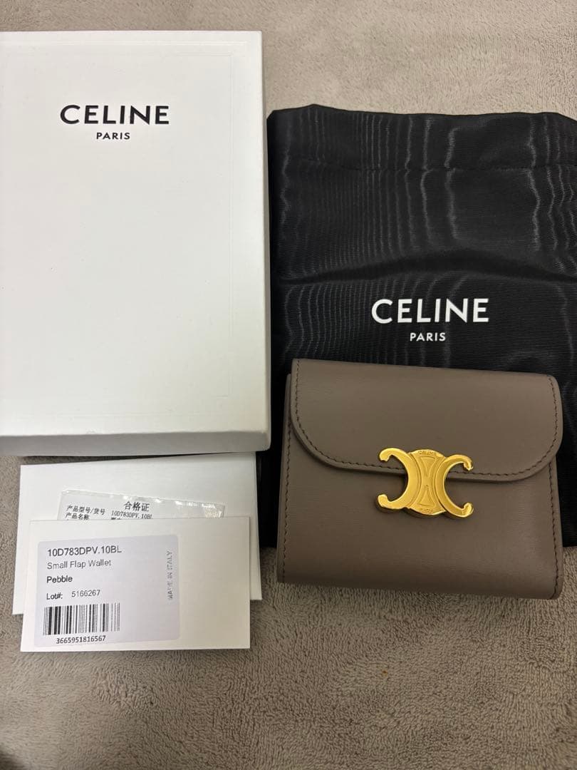 CELINE コンパクト財布　Small Tri-Fold Pebble