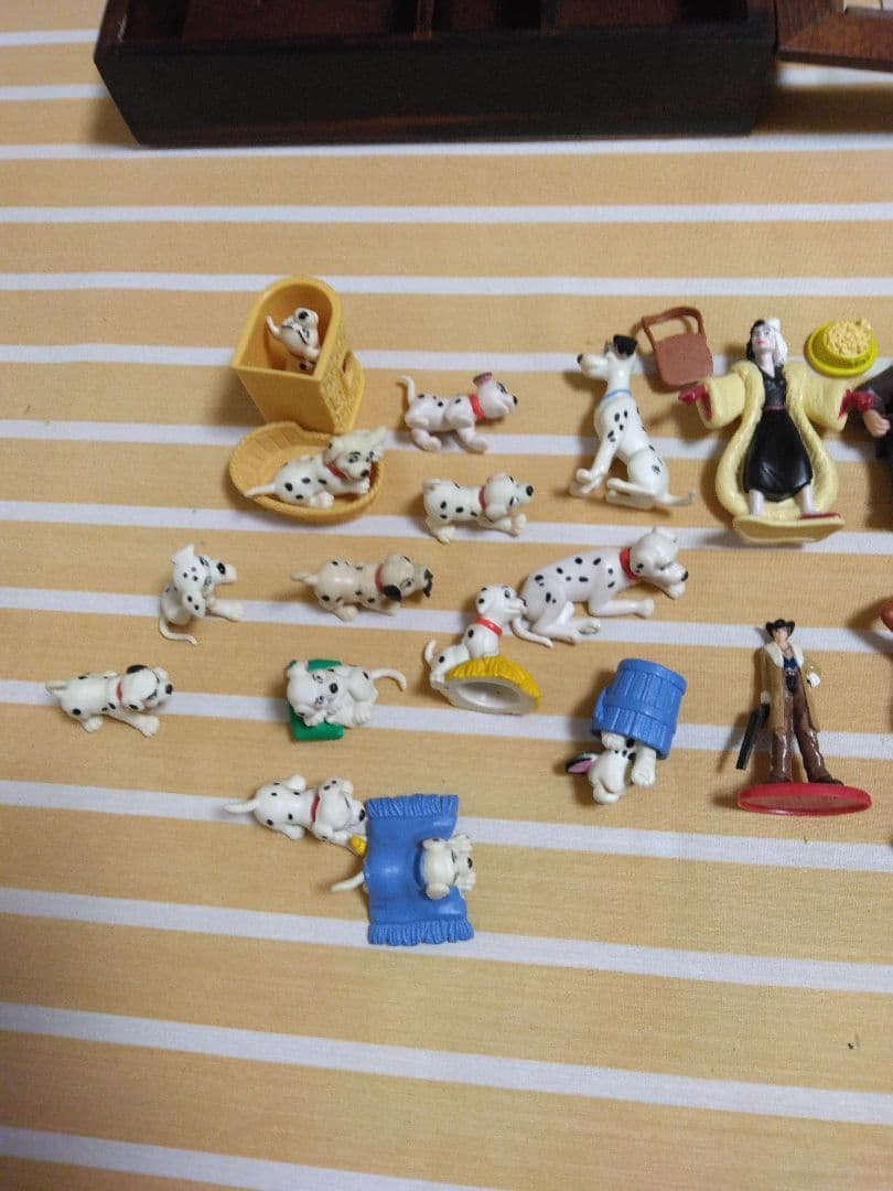 101ディズニーミニキャラ棚木箱ディスプレイ