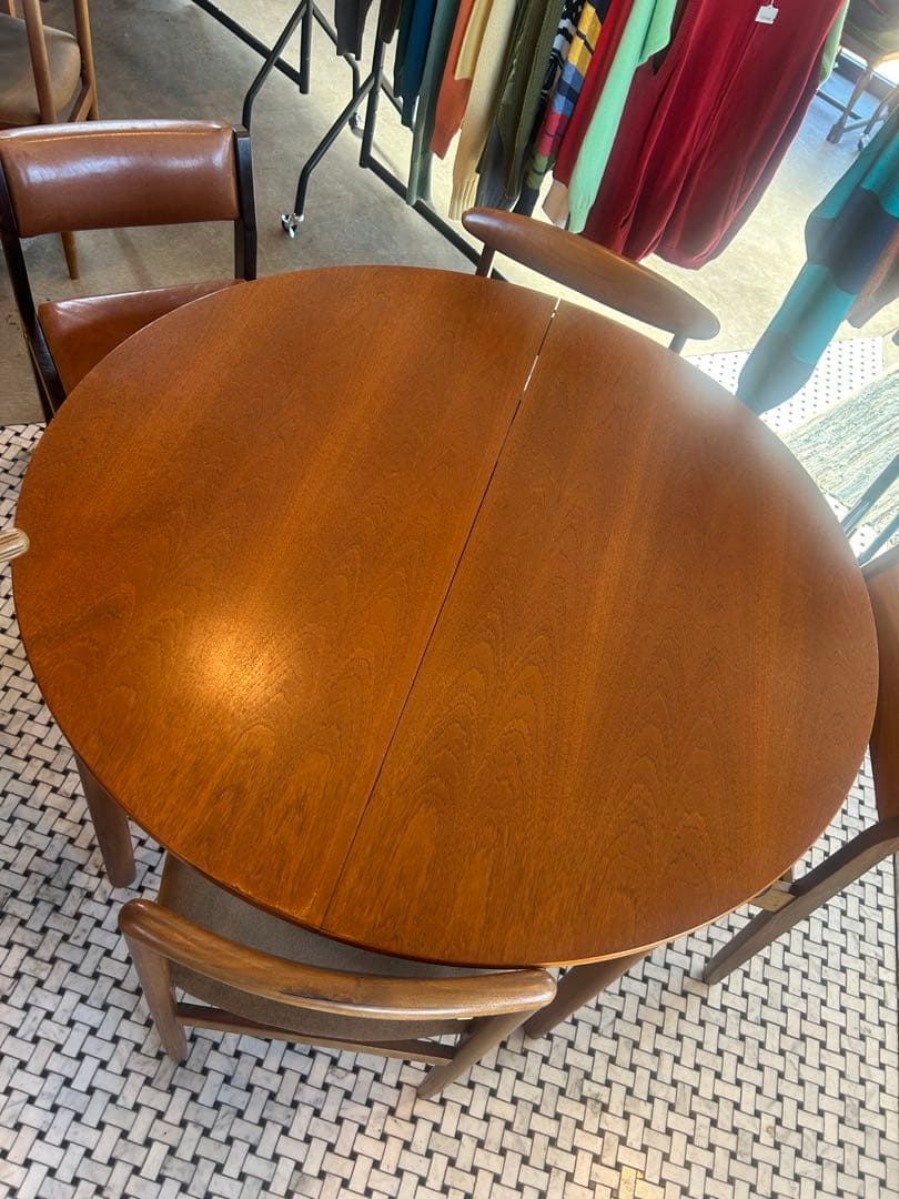 木製円形ダイニングテーブル