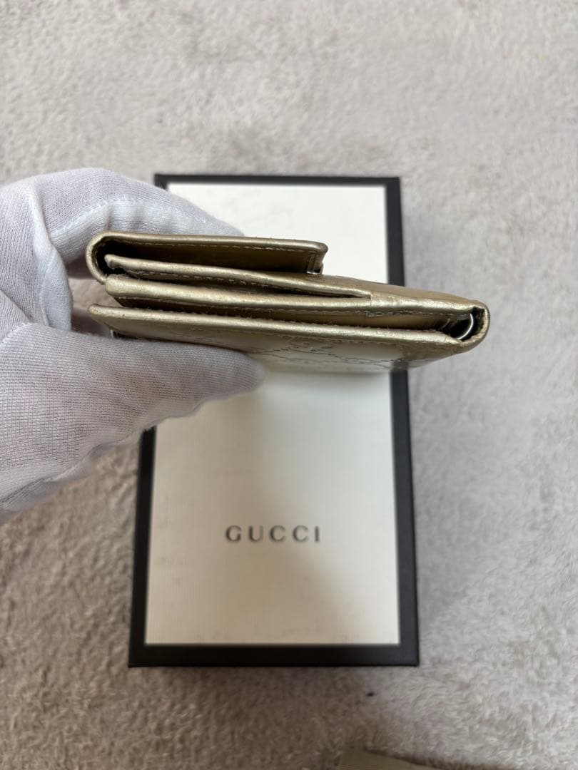 8*様 GUCCI ゴールド　二つ折り財布　グッチ　GGマーク