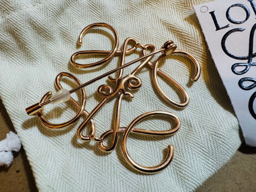【美品】LOEWE ピンクゴールド ブローチ【お値下げ中】