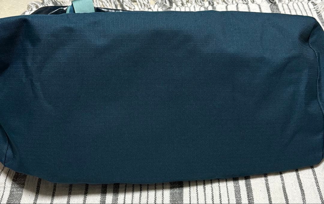新品patagonia ボストンバッグ 大容量 ダークブルー　ブラックホール