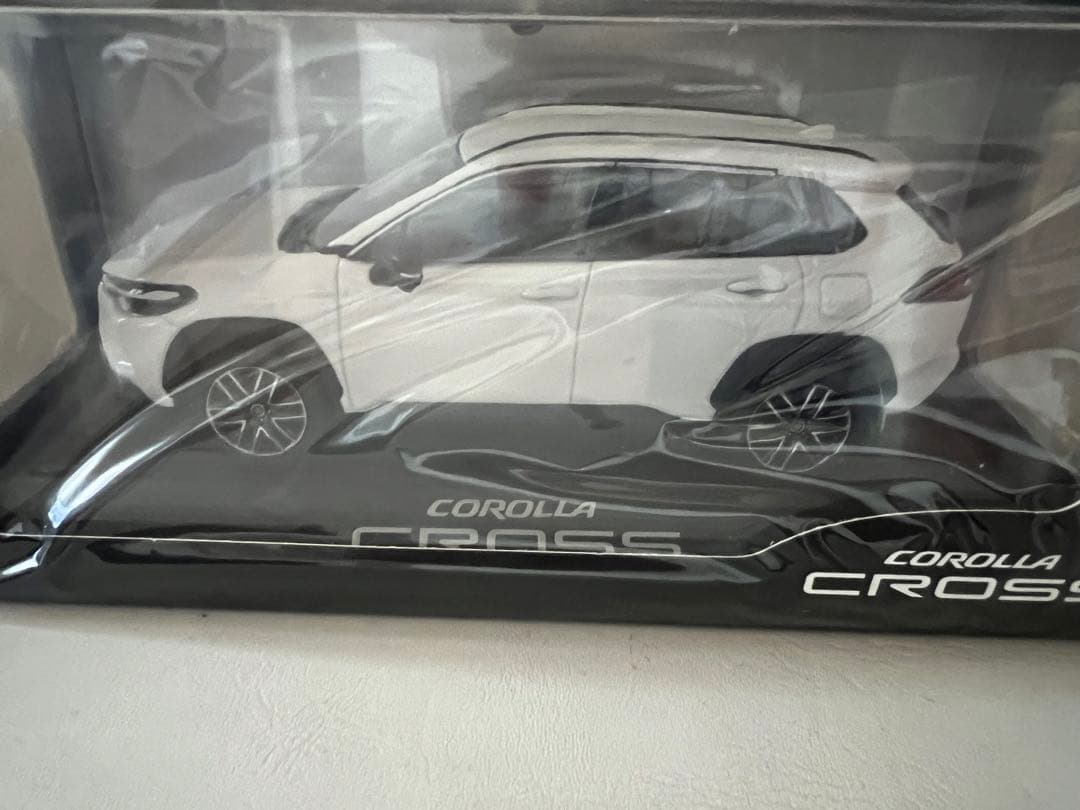 新型カローラクロス　ミニカー