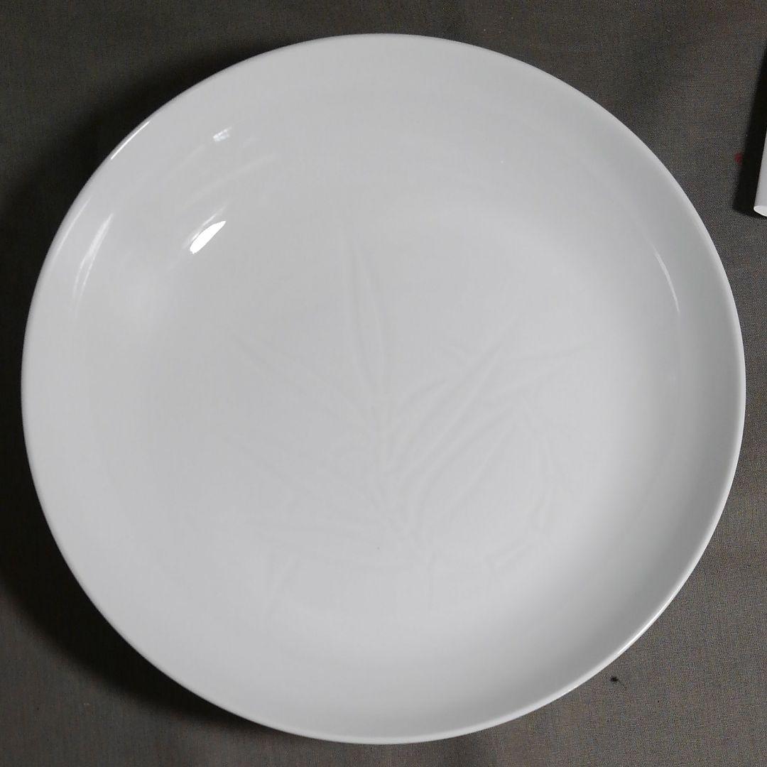 井上萬二作白磁彫深皿