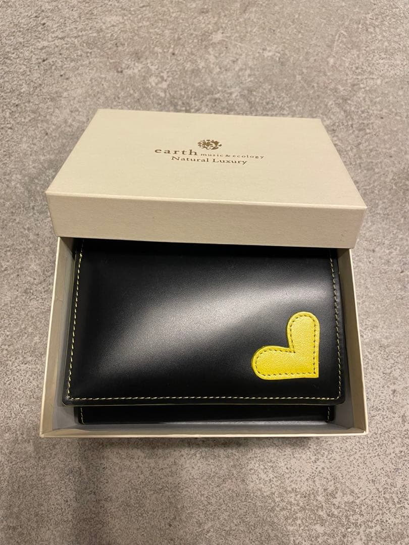 【未使用品】UNO KANDA 黒レザー三つ折り財布