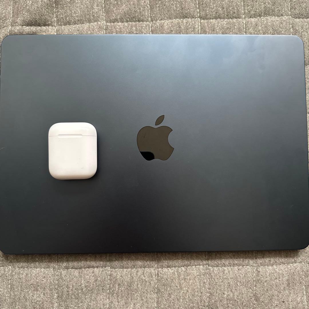 Apple MacBook Air M2 2022 本体　Airpods付き