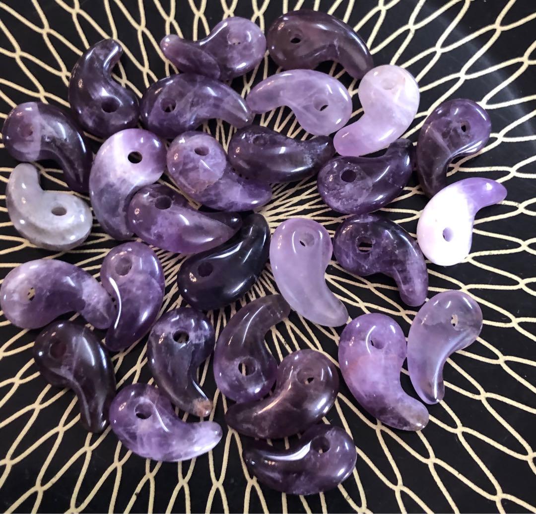 マガタマ天然石アメジスト小さい勾玉魔除けマガタマオブジェインテリア28点