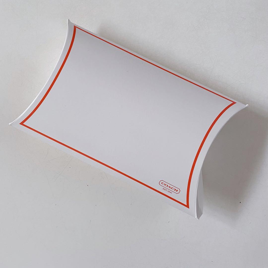 【新品未使用】COACHコーチ★丸型ラウンドケース★花柄フラワー★ベージュ