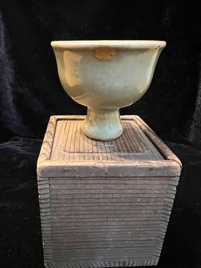 淡い緑色 高脚陶器ボウル 木箱付き