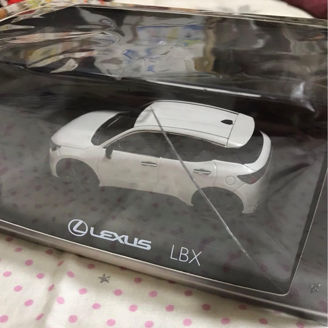 レクサス　LBX 左ハンドル　京商　①