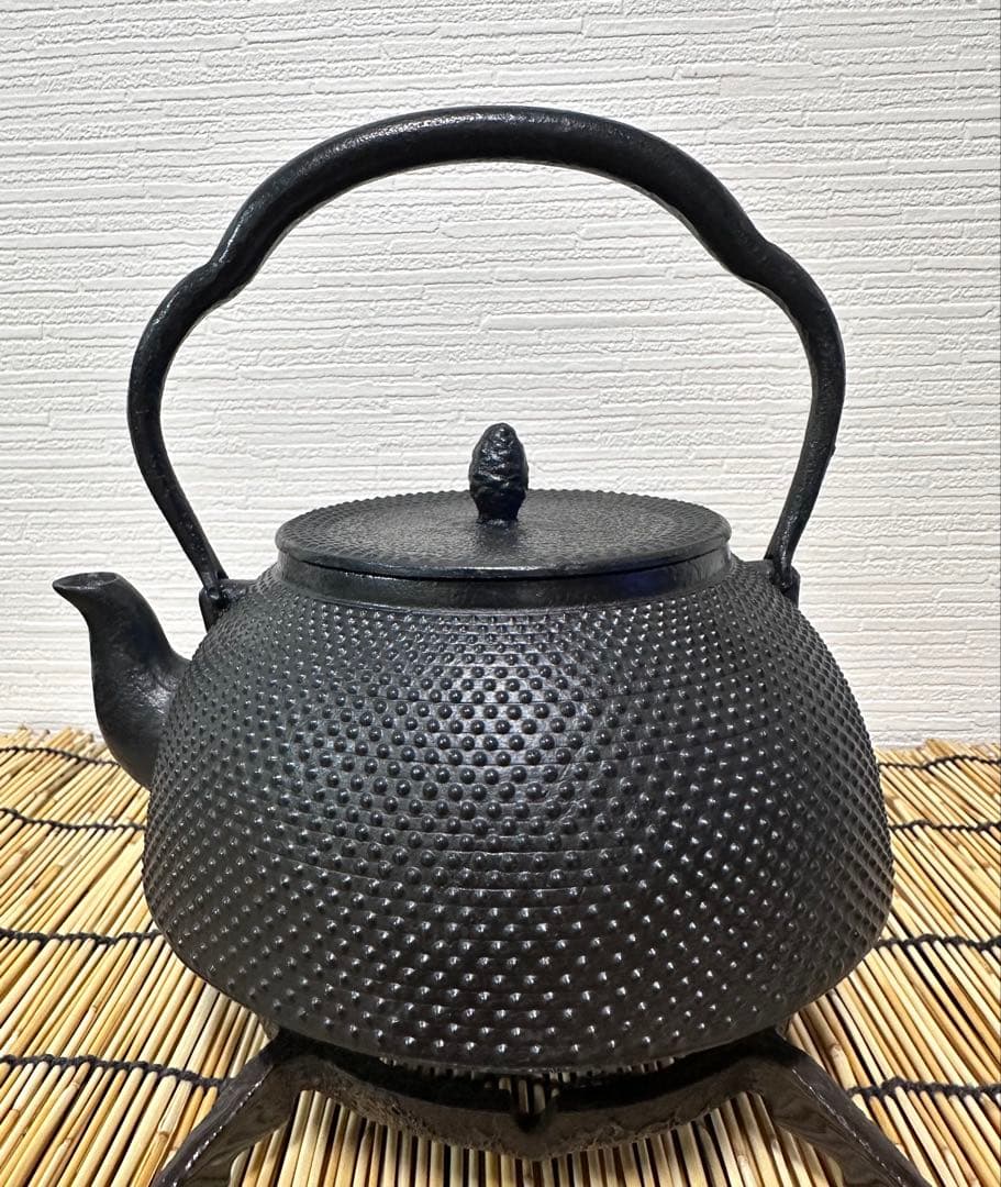 未使用品　南部利祥銘造 １５型アラレ 南部鉄瓶　南部鉄器　鉄瓶