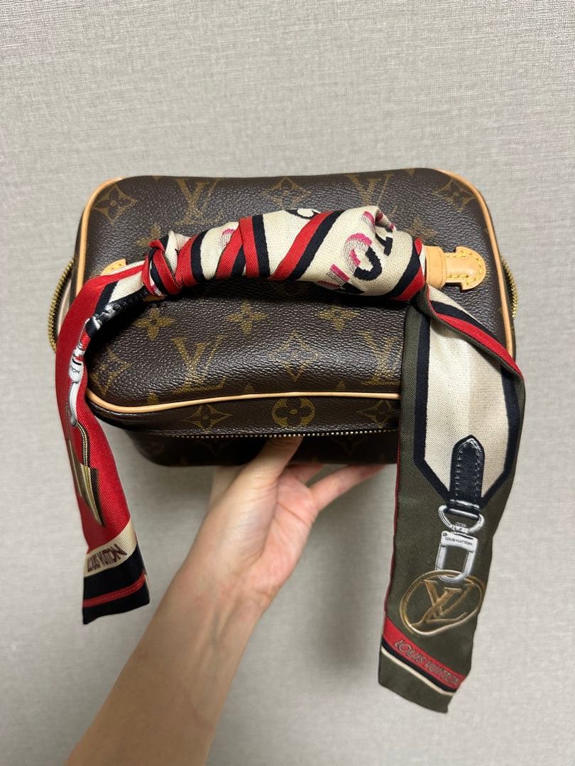 Louis Vuitton ニース・ミニ スカーフ付き
