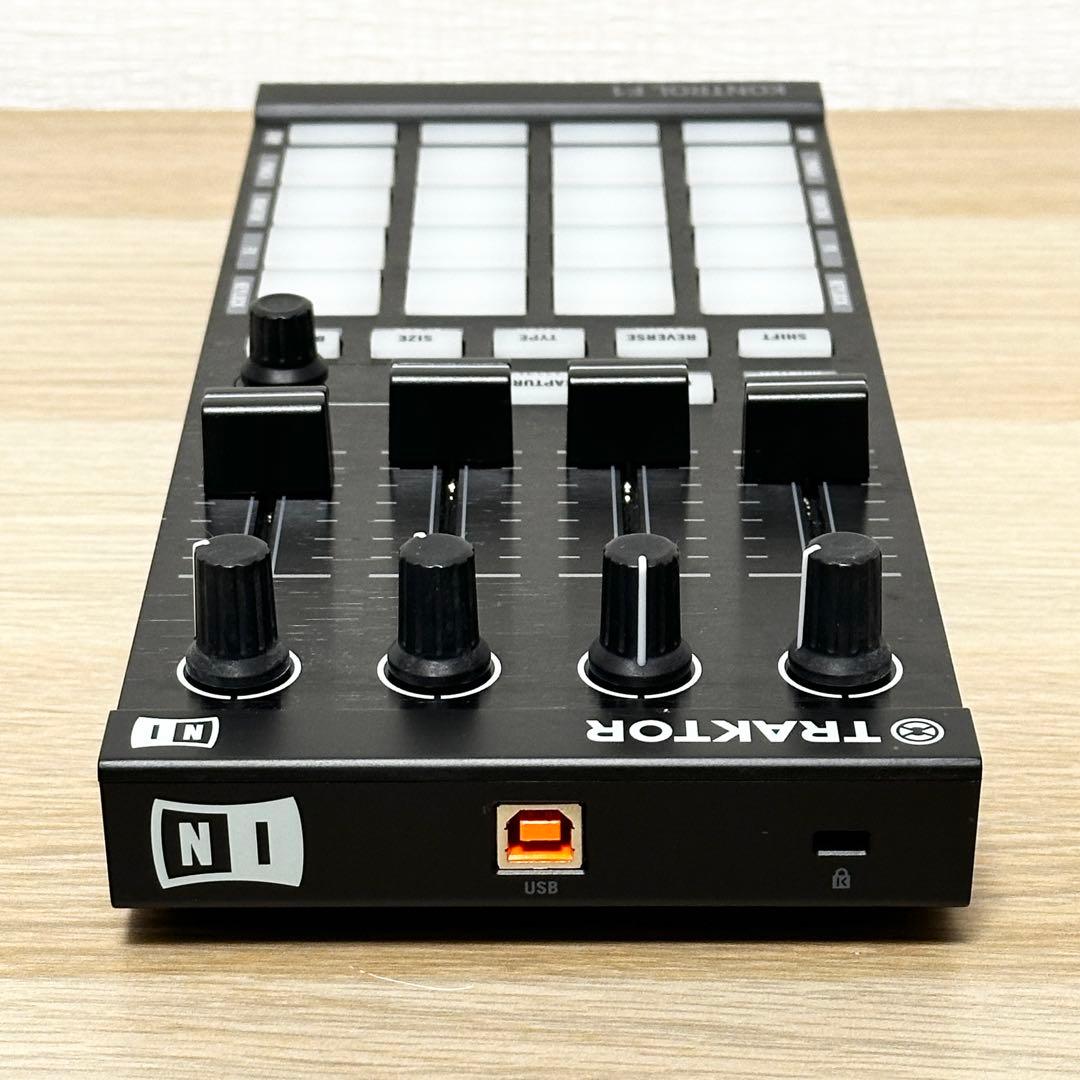 TRAKTOR KONTROL F1 DJコントローラ