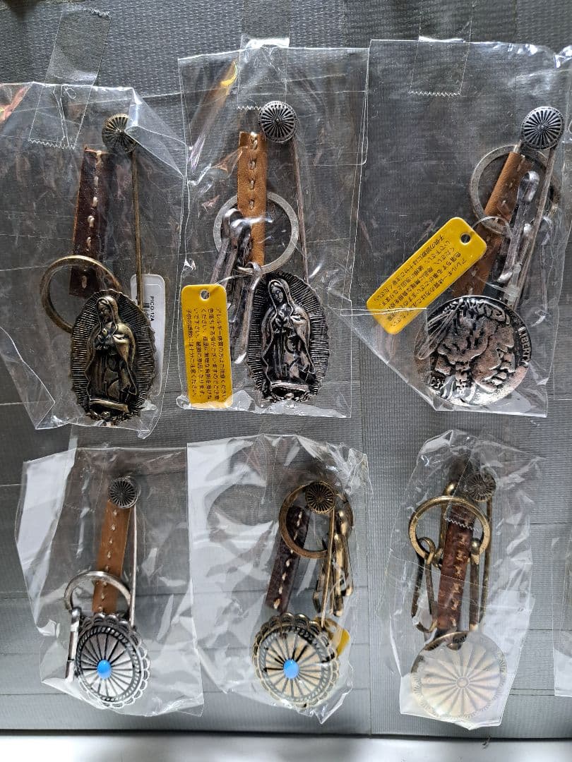 アンティーク　安全ピン型　キーホルダー　10種類1セット　新品未使用