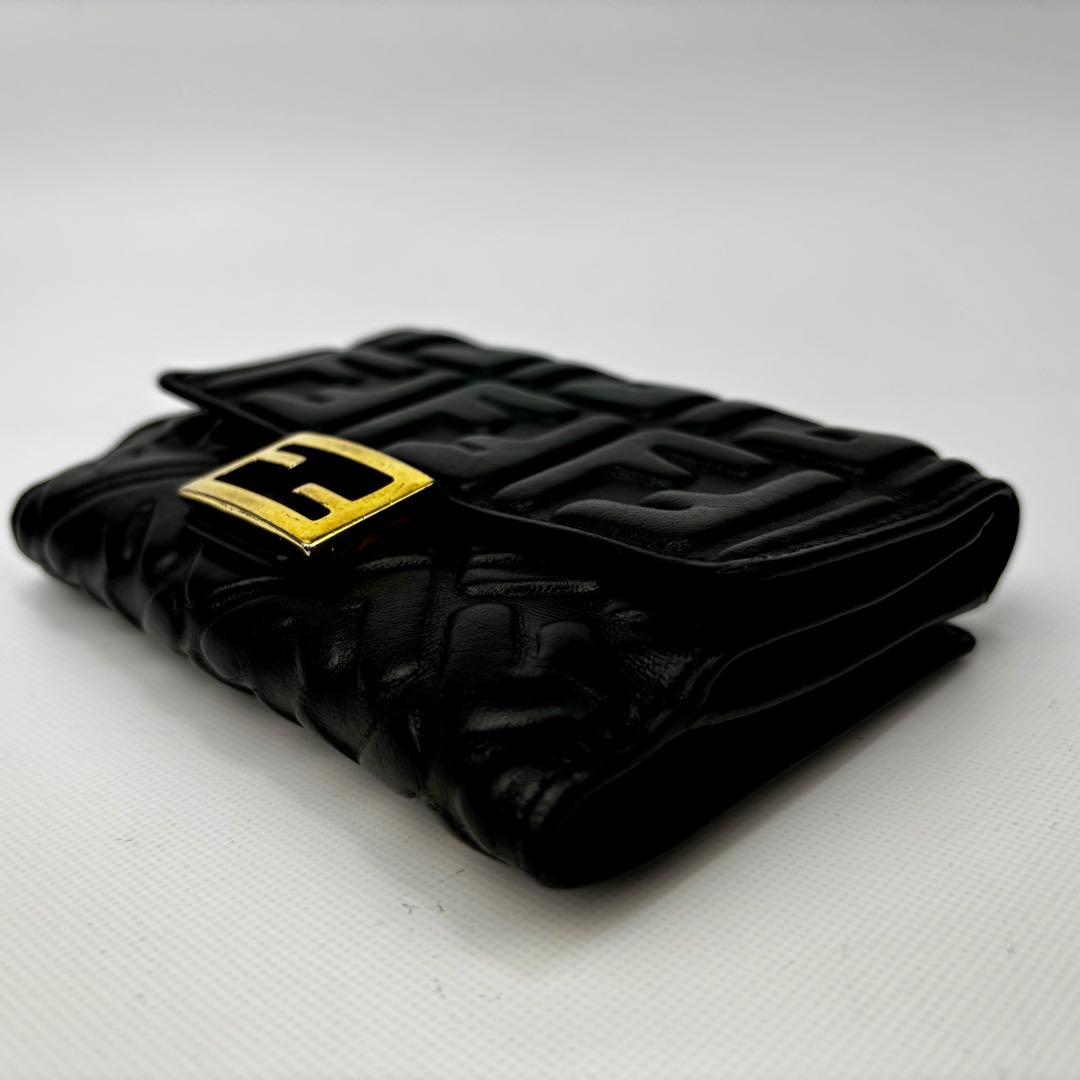 FENDIフェンディ エンボス ズッカ 三つ折り財布