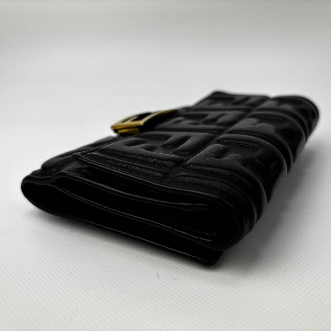 FENDIフェンディ エンボス ズッカ 三つ折り財布