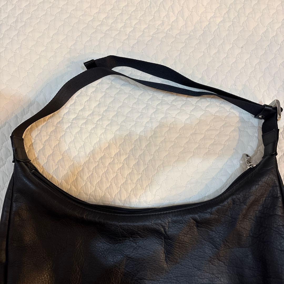 ま*ろ様 ラシット　ブラックレザーショルダーバッグ　russet