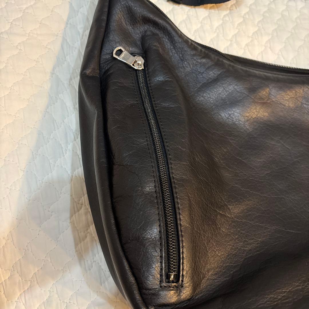 ま*ろ様 ラシット　ブラックレザーショルダーバッグ　russet