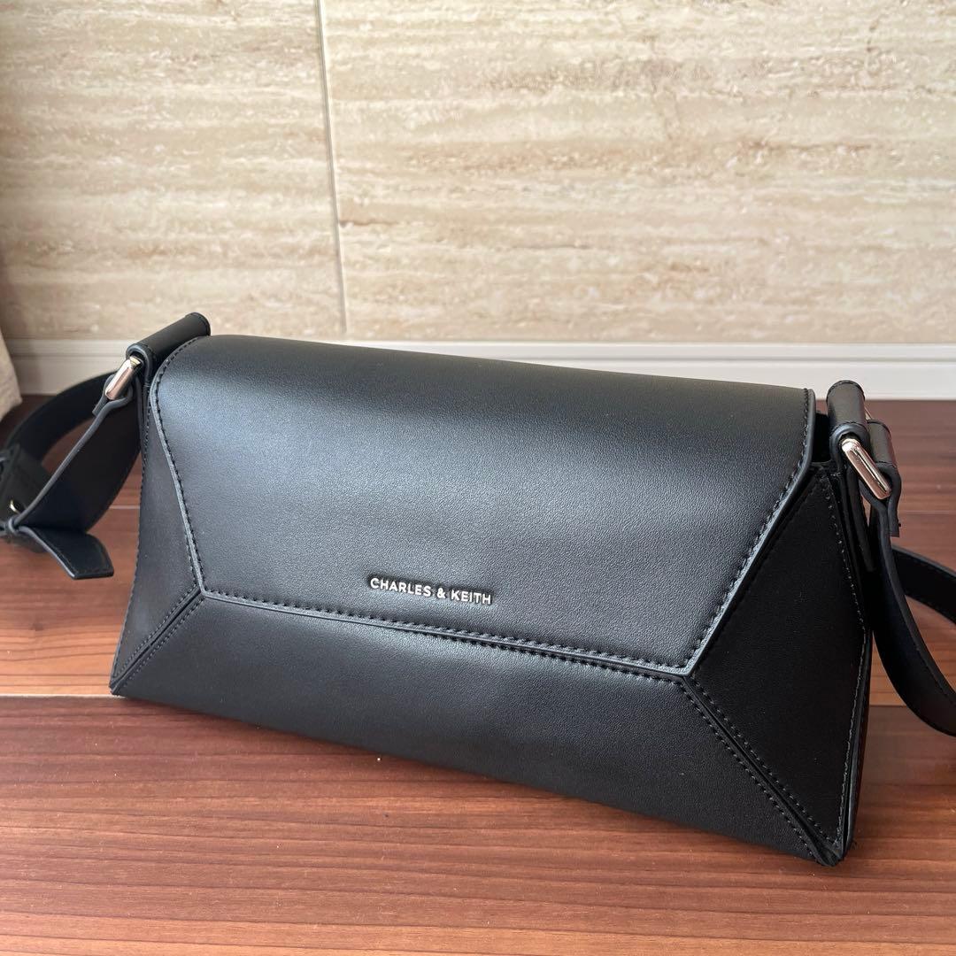 CHARLES & KEITH Nasrin ナスリン　ショルダーバッグ