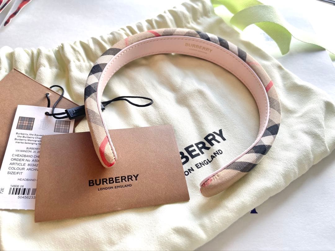 新品　未使用　バーバリー　カチューシャ　タグ付き　袋付き　ヘアバンド