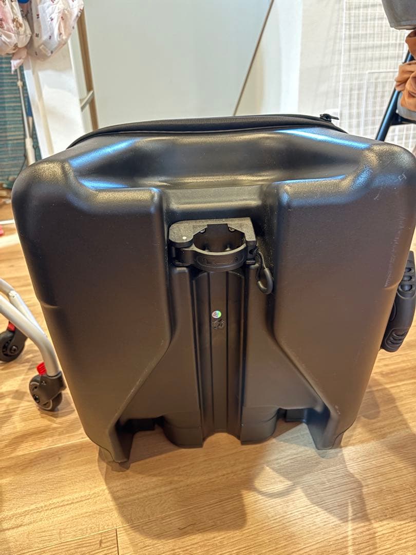 Q-BOX 乗れるキャリーケース　スーツケース