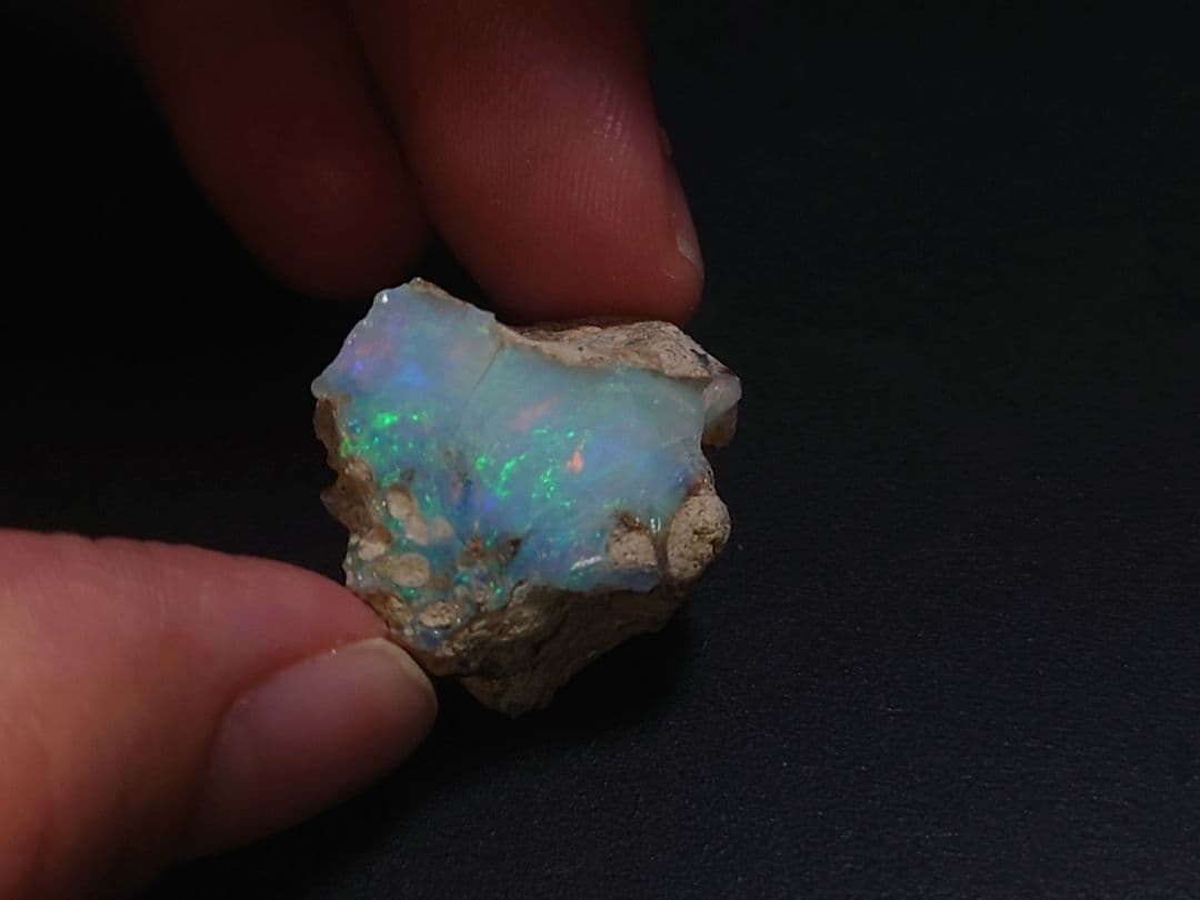 エチオピアウェロ産オパール　ジュエリー　グレード　プレシャス　遊色　鉱物標本