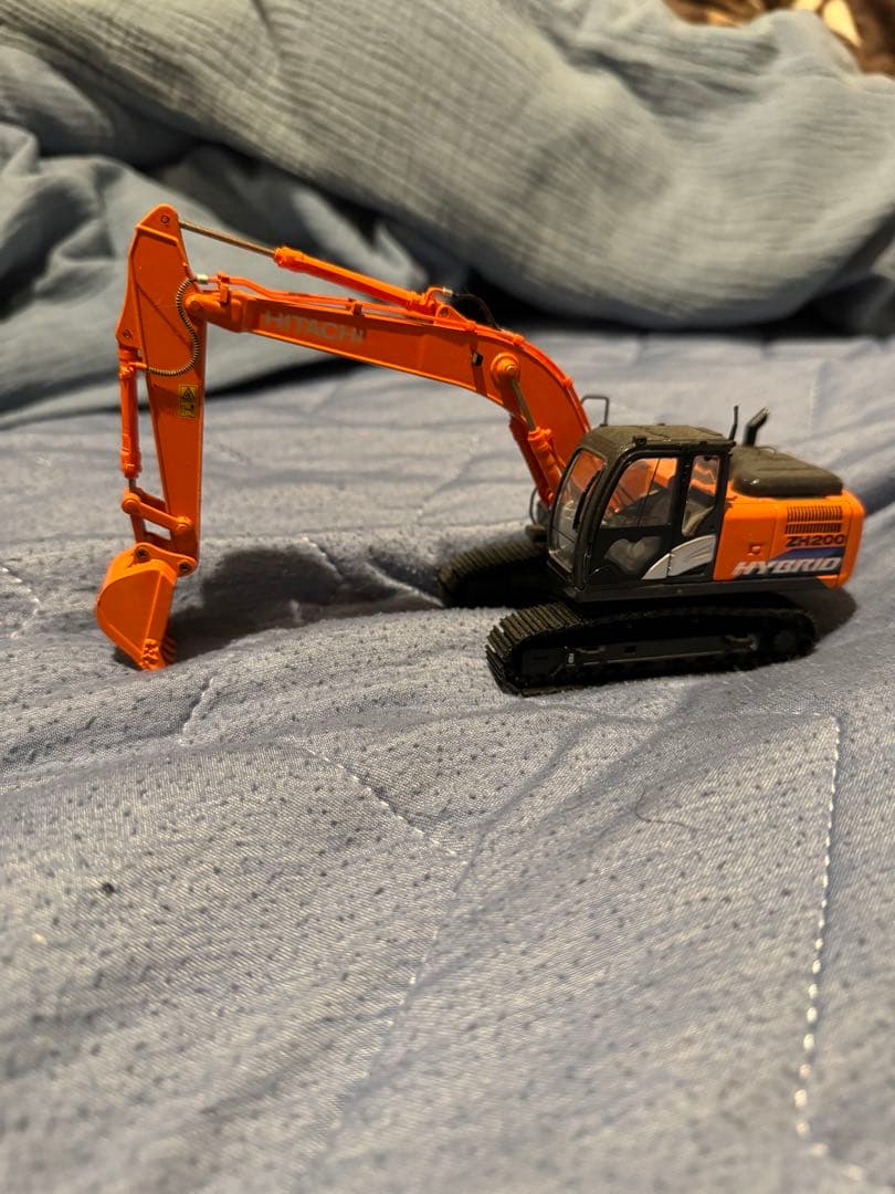 ミニカー HITACHI ZH200 hybrid 1/50