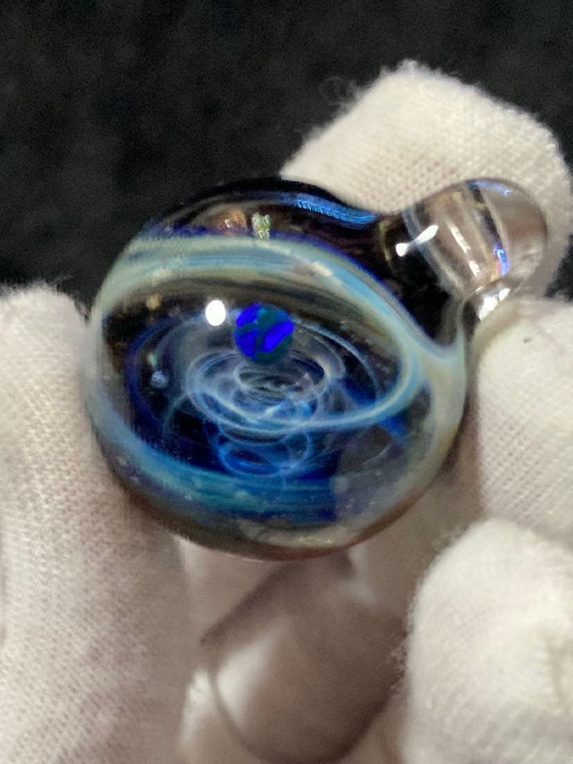 凄く綺麗なグリーンのオパールの入った宇宙ガラス。