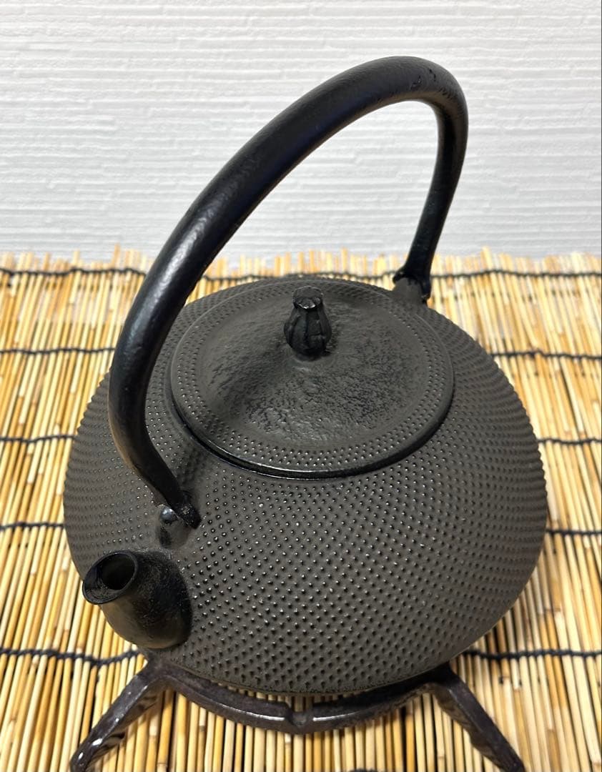 未使用、付属品付 南部盛栄堂販売 南部秀山 佐藤 勝弘作 １５型アラレ 鉄瓶