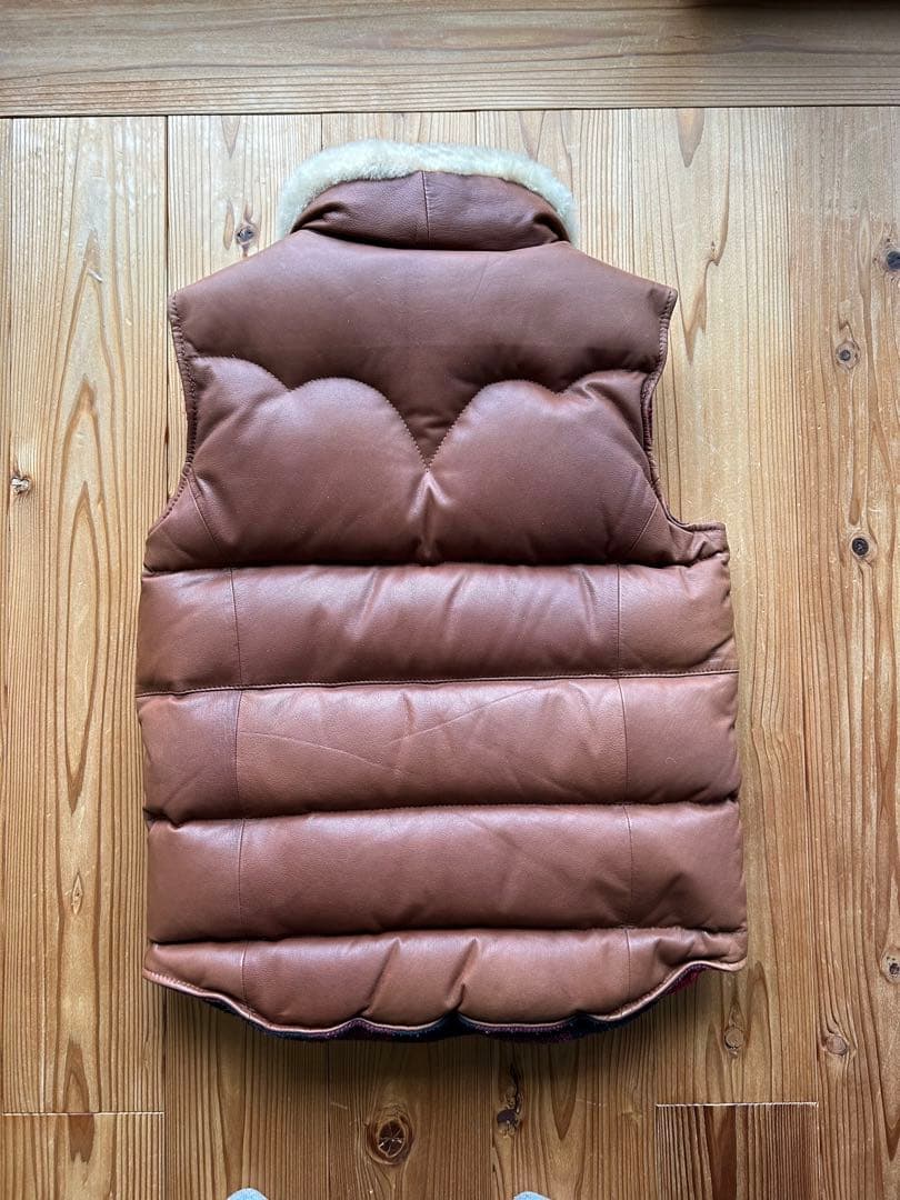 ティーエムティー TMT ゴートレザー ダウンベスト　キムタク