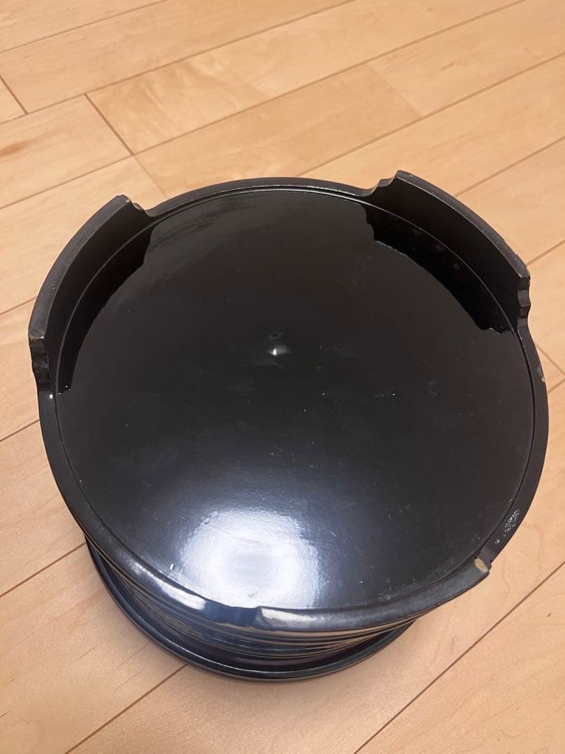 円形重箱 黒地 花柄 赤内装